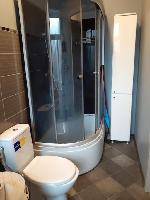 Spacious 1bedroom Apartment, W Free Parking, W Pet * Riga